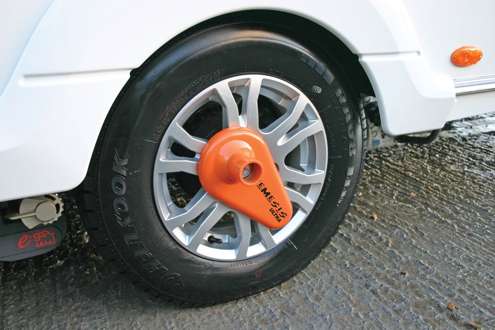 Radkralle NEMESIS B-WARE  ULTRA von 13"- 16" Reifen Diebstahlschutz Wohnwagen